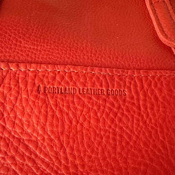 Portland Leather Goods. Large zipper Lola Crossbody in Sugar. C-Grade. NWT - Picture 2 of 5